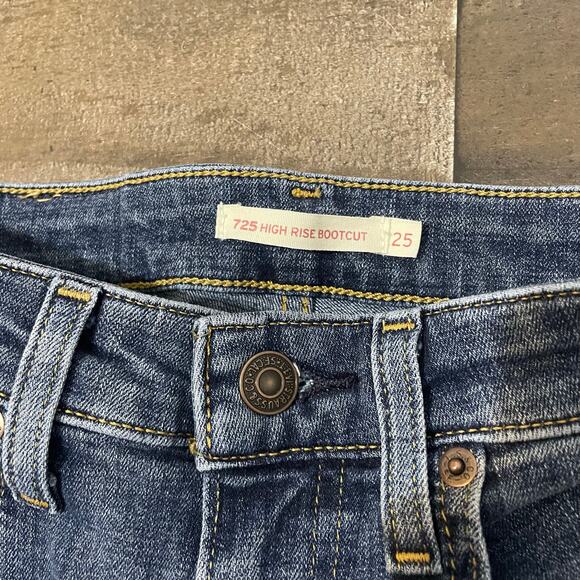 Levi's 725 Women’s High Rise Bootcut Jeans Size 25 x 28 inseam Blue - Picture 10 of 12